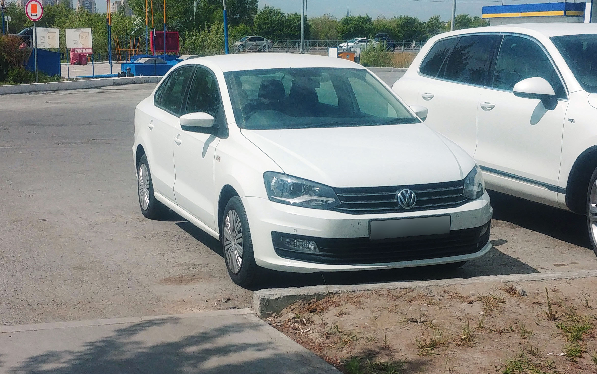 Прокат Volkswagen POLO в Кирове без водителя - 1500 в день